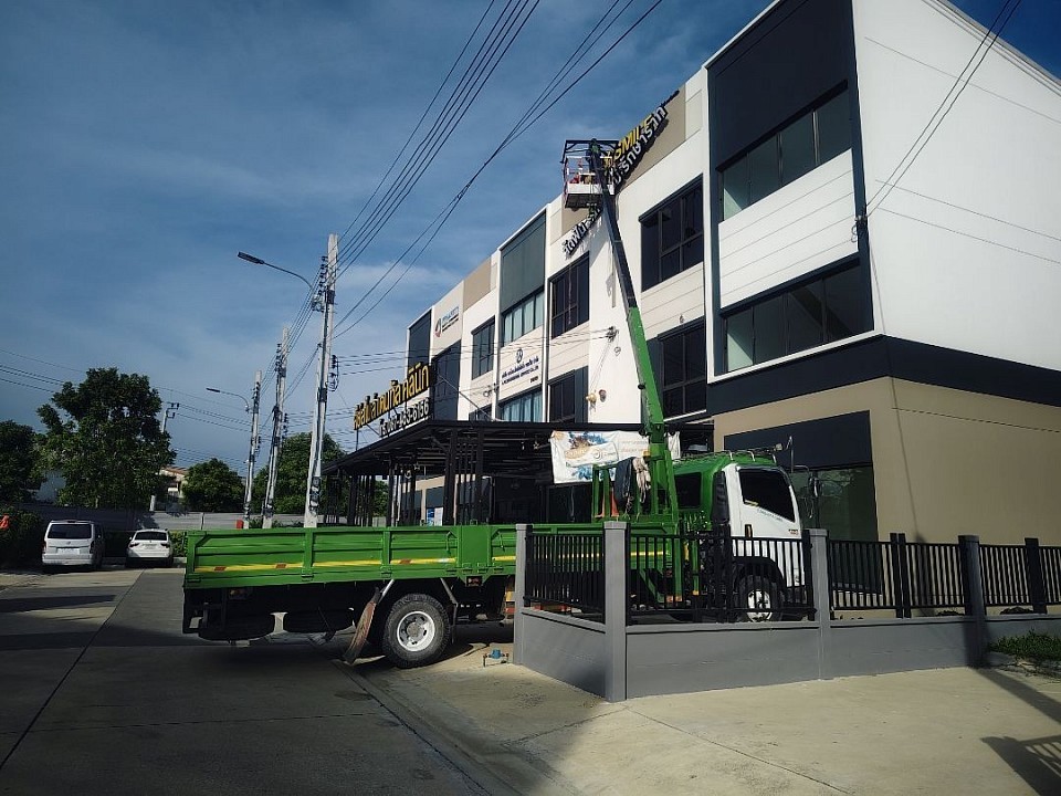 รถเฮี๊ยบติดกระเช้าปลายบูม