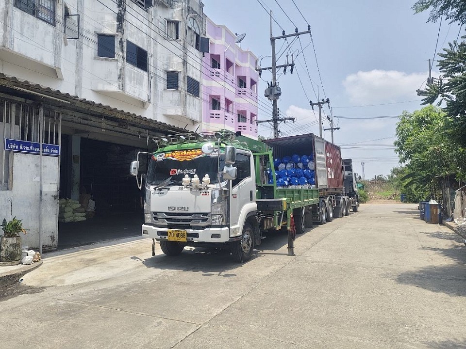 โหลดสินค้าออกจากตู้